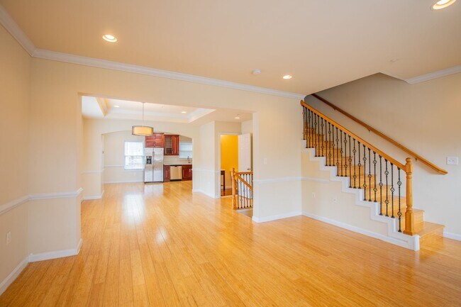 Foto del edificio - Lovely 4 BR/3.5 BA Single-Family Home in B...