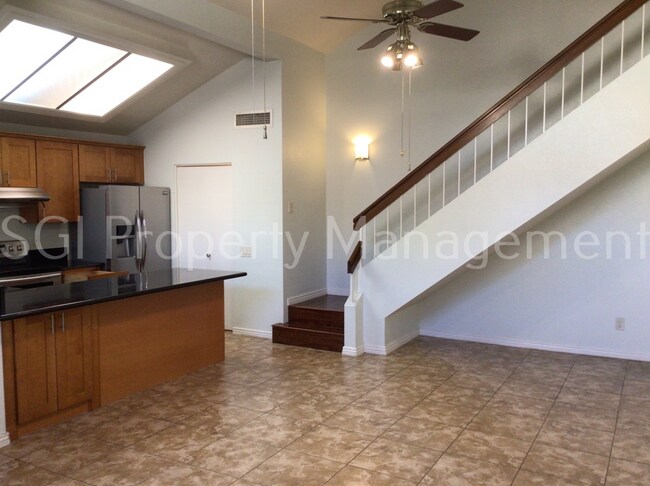 Foto del edificio - Highly upgraded property close to communit...
