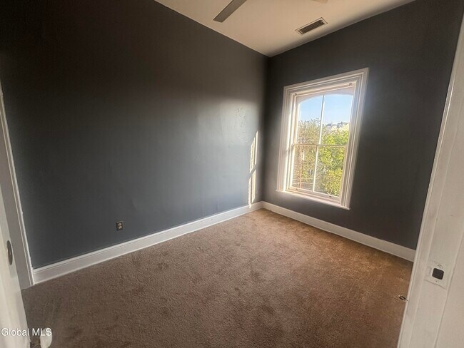 Foto del edificio - 17 Ash Grove Pl