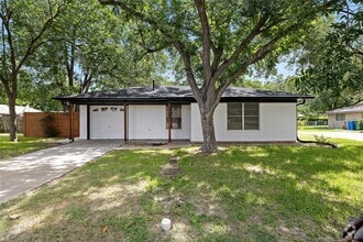 Building Photo - 2304 Lathan Ln