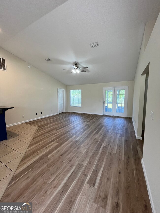 Building Photo - 207 Royal Palms Ave