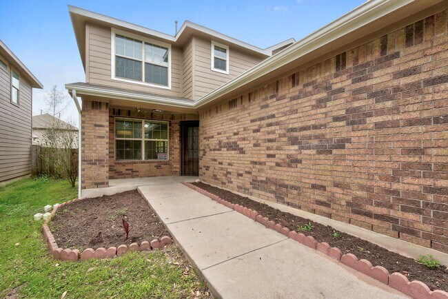 Foto del edificio - 7201 Outfitter Drive