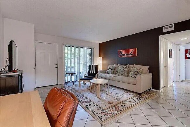 Foto del edificio - 6211 Adalee Ave