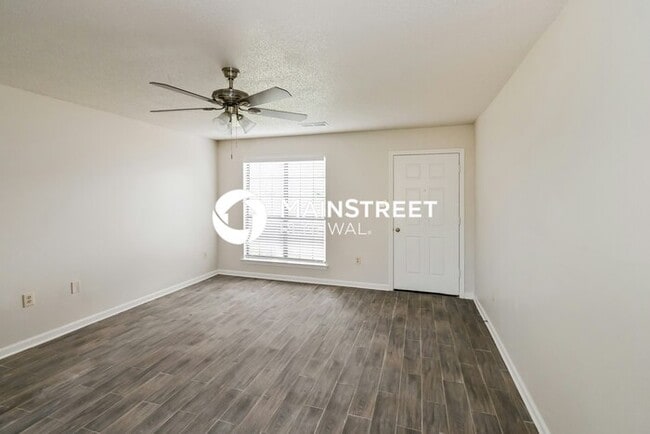 Building Photo - 3 Bedroom Pet-Friendly Home in MEMPHIS, TN with Main Street Renewal