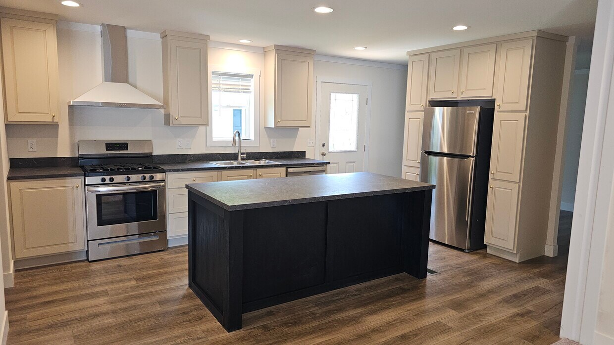 Foto principal - 3617 N Grand Ave E