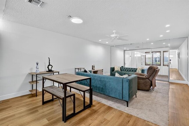 Foto del edificio - 448 Franconia Cir