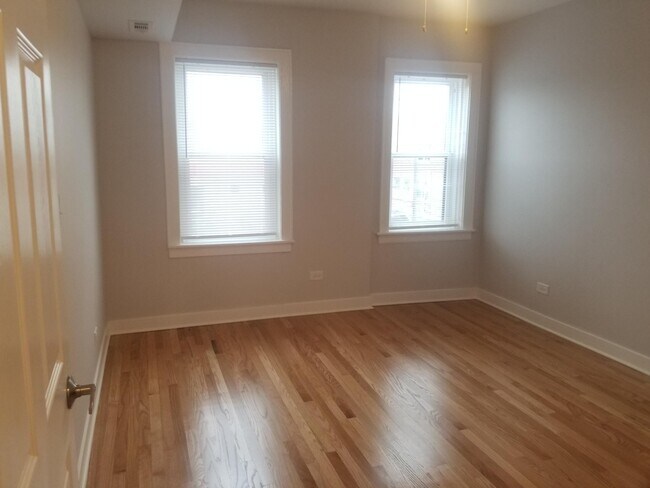 Building Photo - 2402 W Bryn Mawr Ave