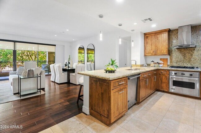 Foto del edificio - 7175 E Camelback Rd