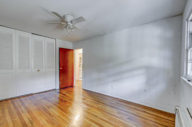 Building Photo - 36 W 56th St