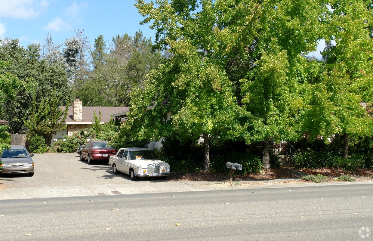 Primary Photo - 5935-5937 Montecito Blvd