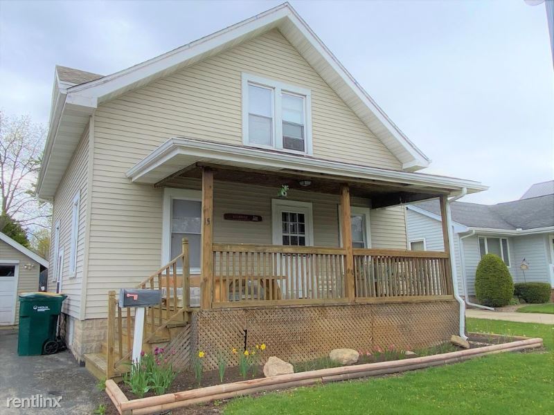 Primary Photo - 3 br, 1 bath House - S. Watertown St.
