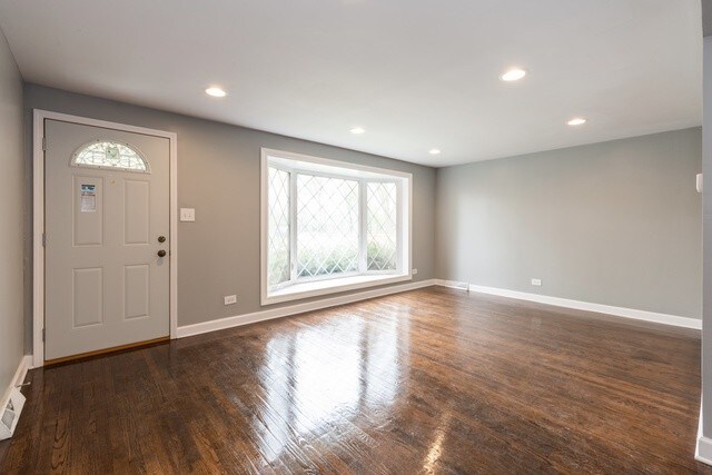 Building Photo - 11654 S May St