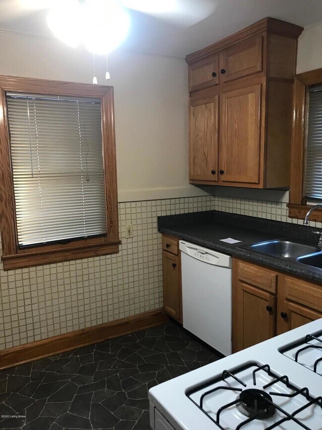 Foto del edificio - 2352 Payne St