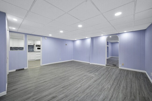 Building Photo - 650 W 8th St