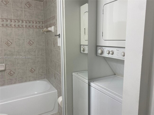 Building Photo - 9525 SW 138th Pl