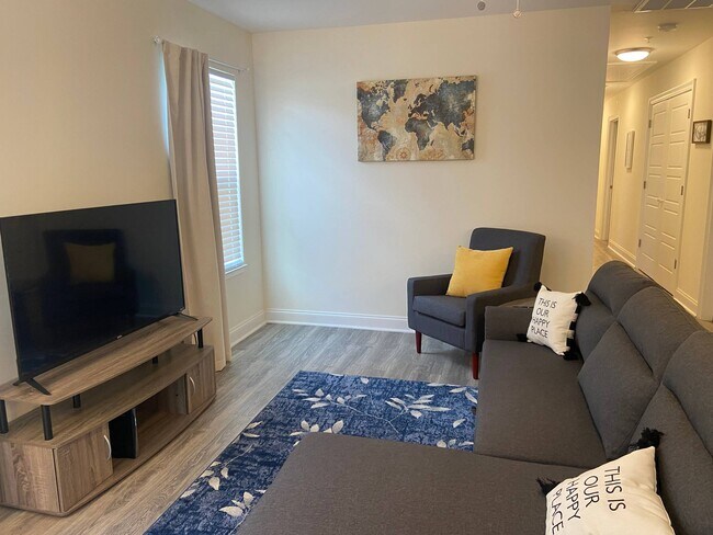Foto del edificio - 12056 Turnberry Ave