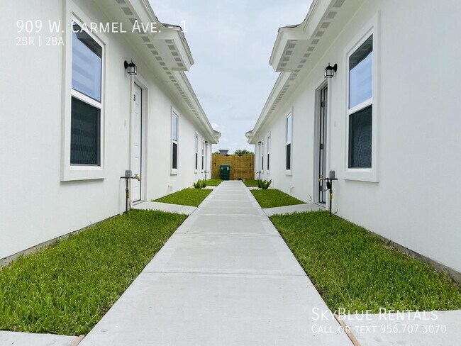 Foto del edificio - 909 W Carmel Ave