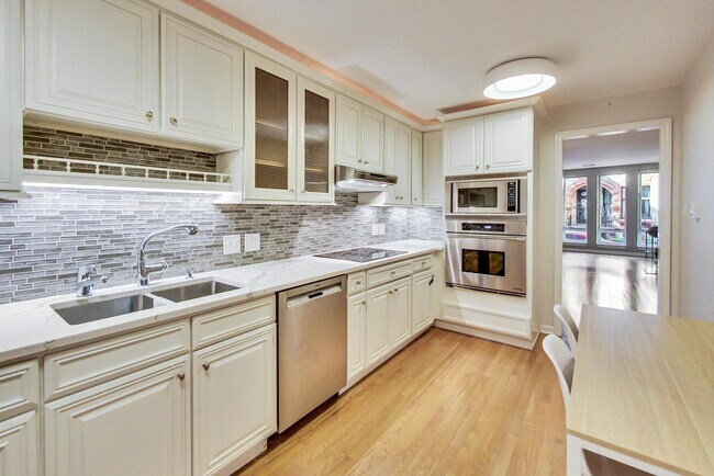 Building Photo - 39 E Schiller St