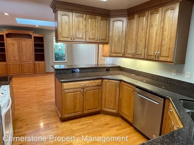 Foto del edificio - 4 br, 2.5 bath House - 1660 Kamsack Drive