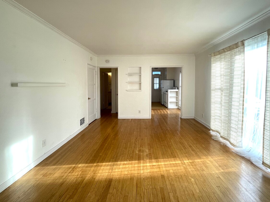 Living Room - 1956 N Vermont Ave