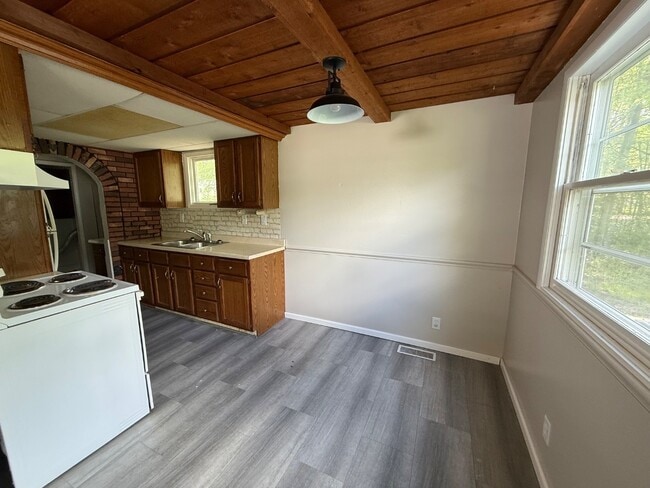 Foto del edificio - 17489 Lakewood Ave
