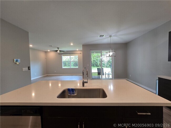 Foto del edificio - 1404 NE White Pine Terrace