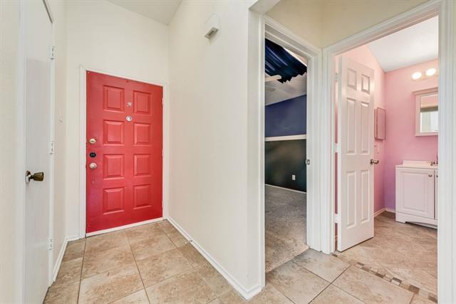 Foto del edificio - 2705 Keller Springs Ct