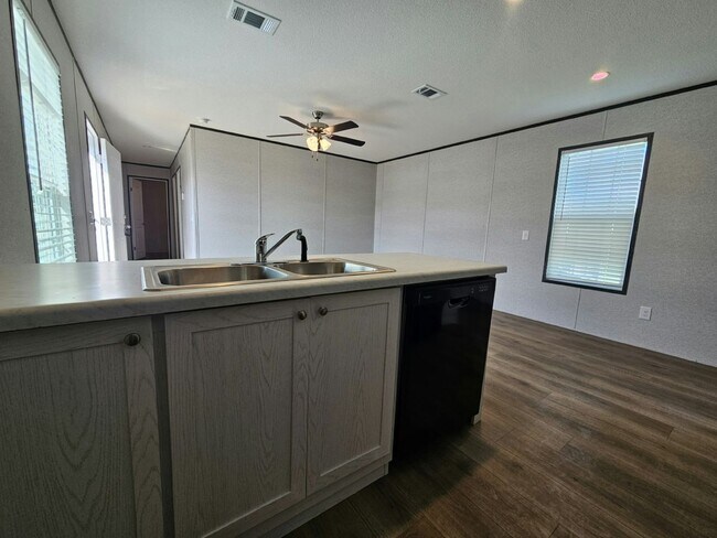 Foto del edificio - 507 Suwanee Dr