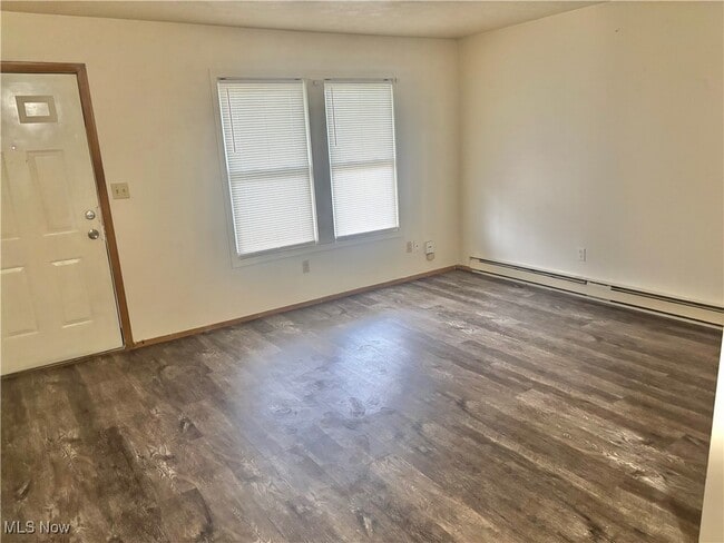Building Photo - 787 E Wilbeth Rd