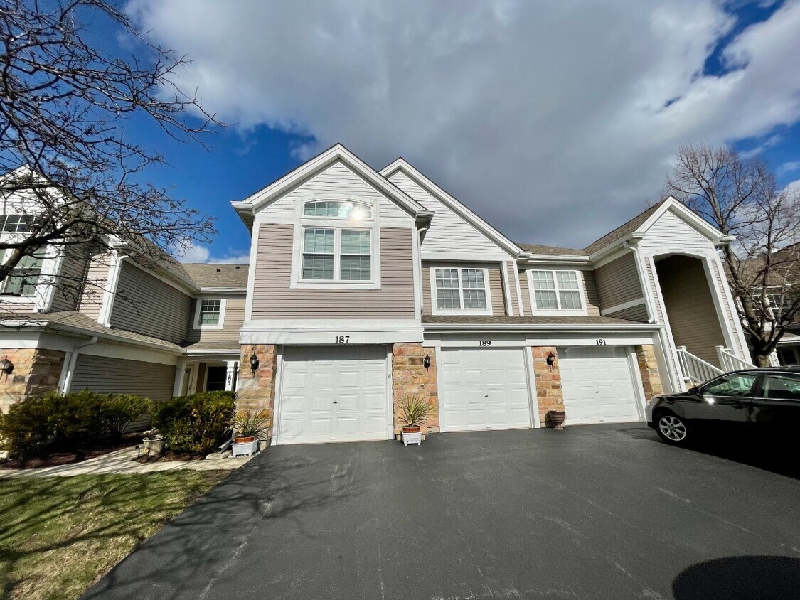 189 Lenox Ct, Carol Stream, IL 60188 Townhome Rentals in Carol Stream