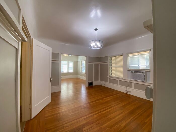 Primary Photo - Pristine Flat In Midtown