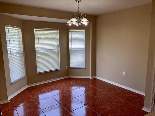 Building Photo - Lovely 4/2 with covered lanai & large yard