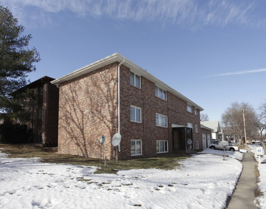 Primary Photo - 945 S 24th St