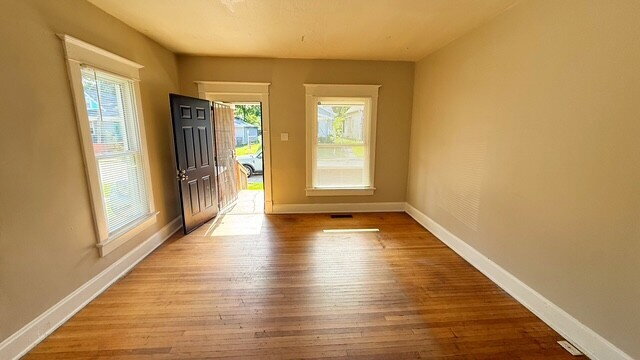 Foto del edificio - CENTER TOWNSHIP 3 BEDROOM DUPLEX AVAILABLE NOW!  ACCEPTS SECTION 8