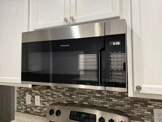 Foto del edificio - Spacious 3 Bedroom/2.5 Bath Home