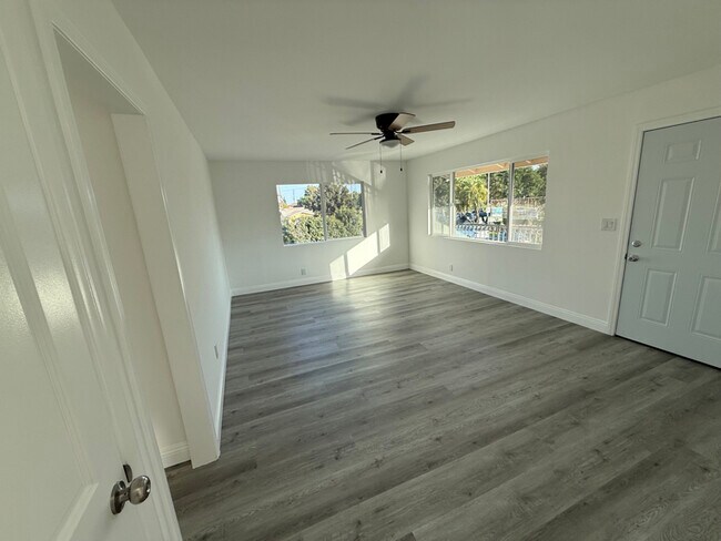 Foto del edificio - 3275 Saturn Ave