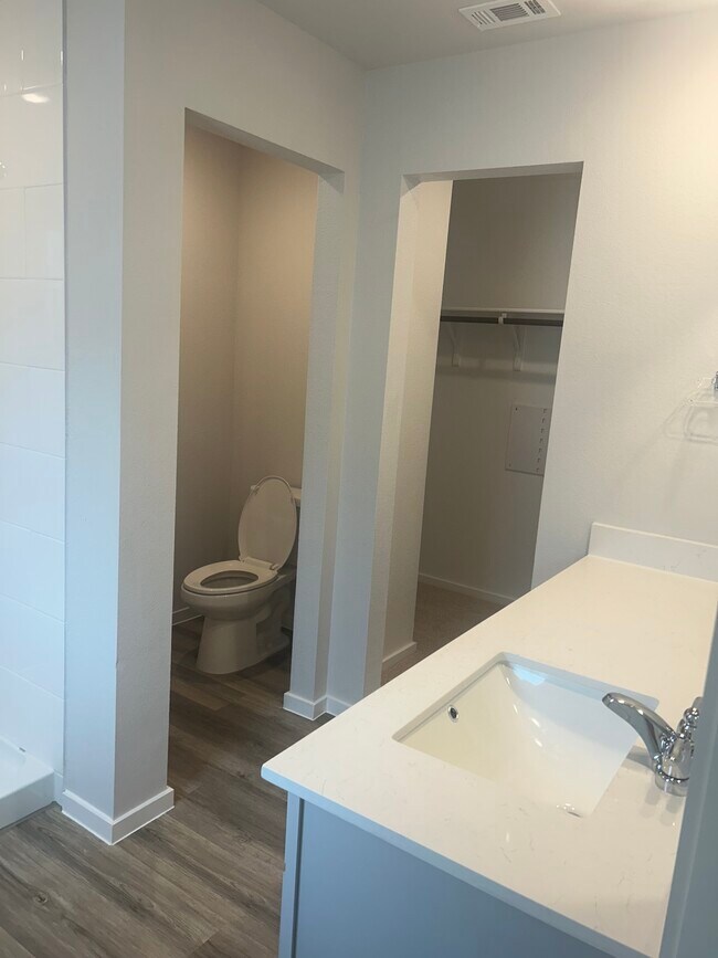 Foto del edificio - 329 Pickel Dr