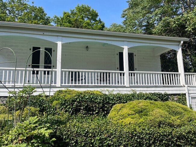 Building Photo - 856 Boston Post Rd