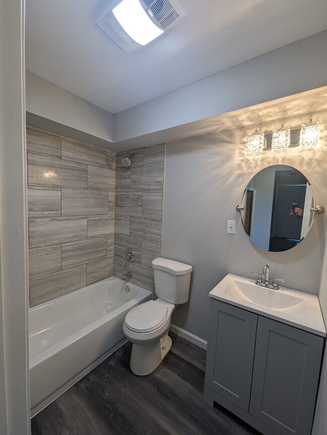 Building Photo - 209 River Oaks Dr