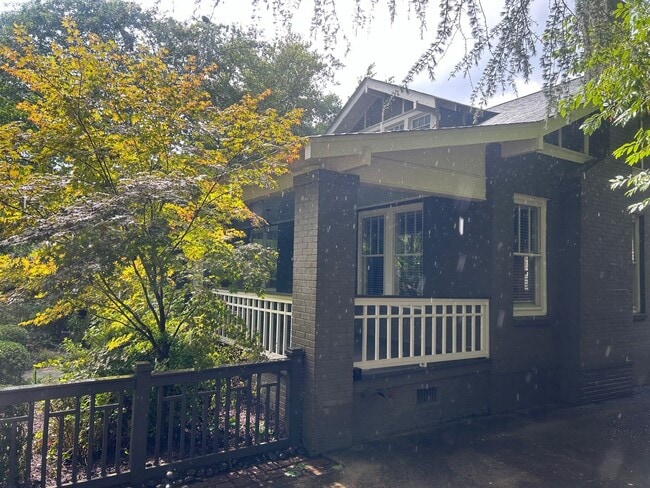 Foto del edificio - 2827 Wilmot Ave