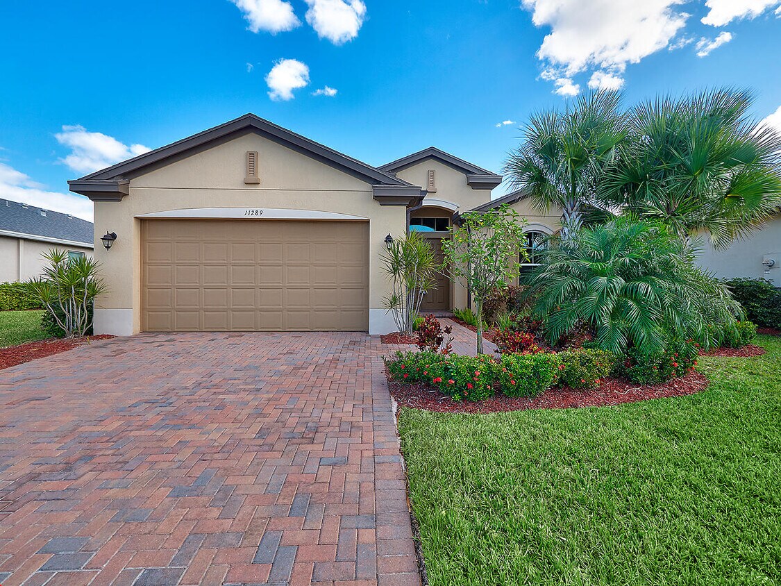Primary Photo - 11289 SW Lake Park Dr