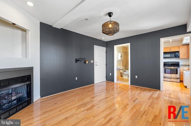 Building Photo - 815 King St