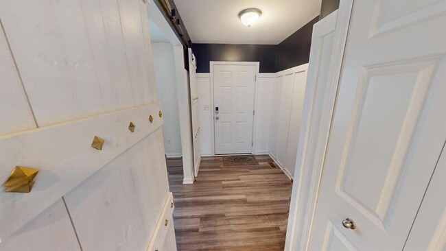Building Photo - 6035 Ravine Ct