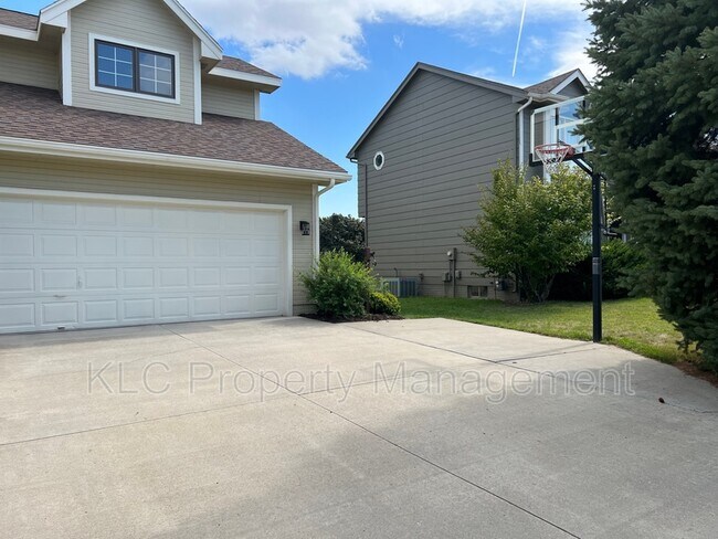 Building Photo - 15104 Hawthorn Dr