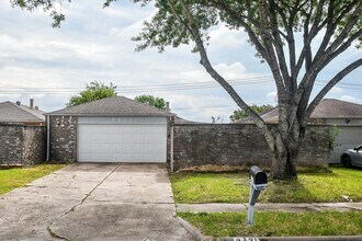 Building Photo - 9431 Keegans Wood Dr
