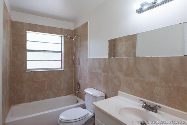 Foto del edificio - 1218 Giller Ave