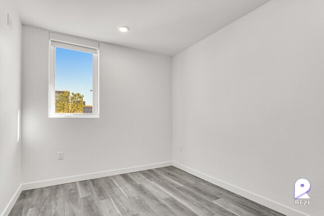 Building Photo - 1530 Cassil Pl