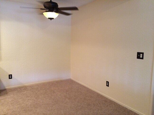 Foto del edificio - Spacious 1 Bedroom Unit in Pheasant Creek