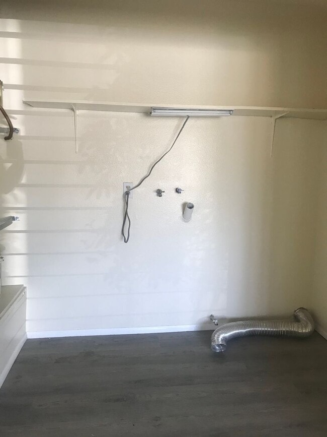 Building Photo - Grand Terrace Home with NEW  Paint