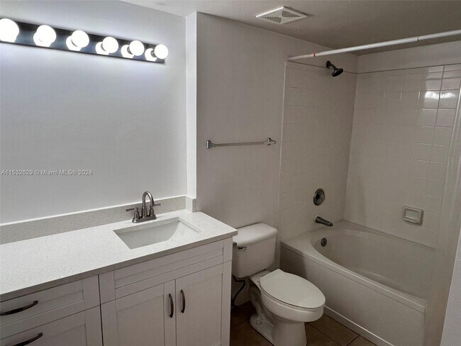 Foto del edificio - 230 SW 117th Terrace